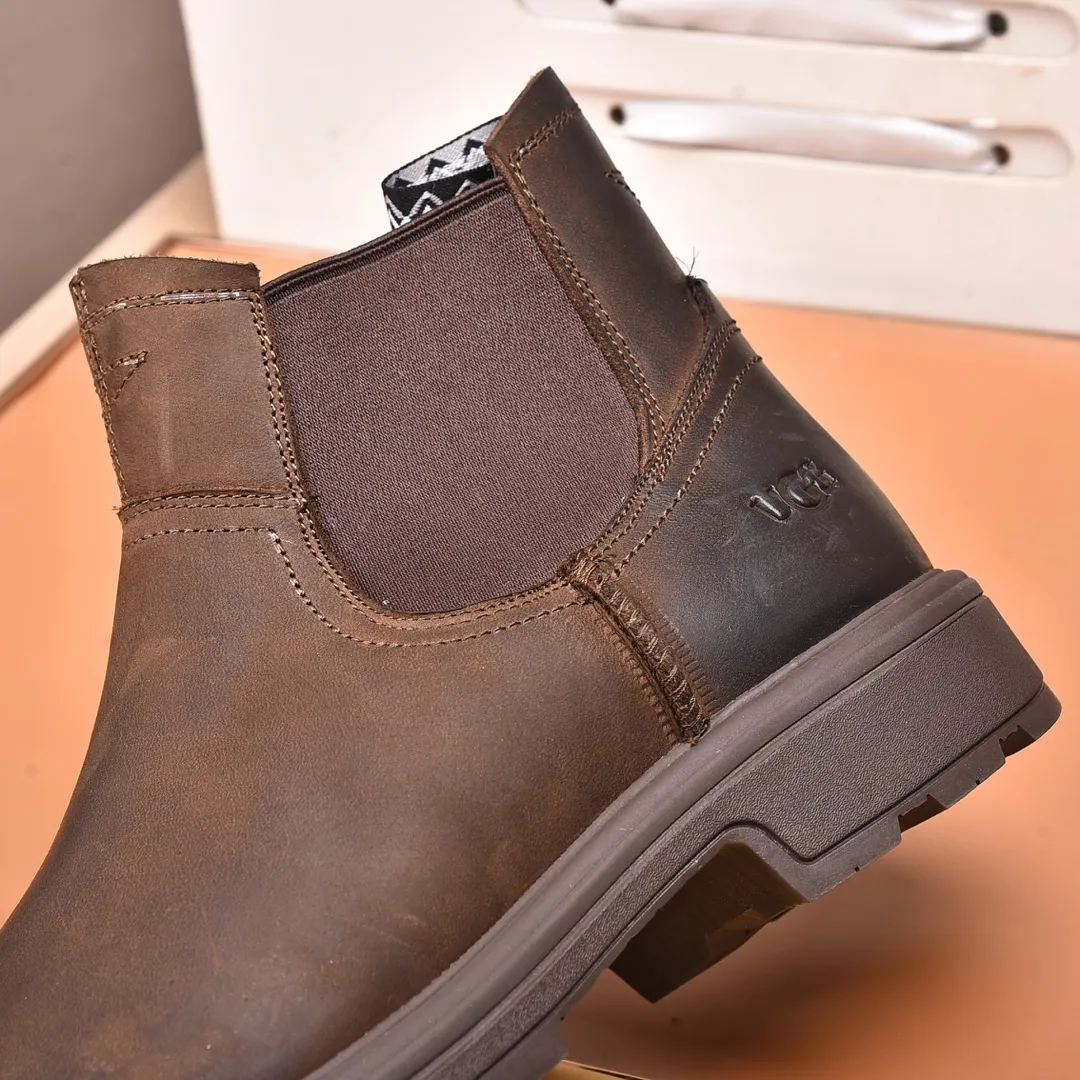 Men's shoes 💰640 (full genuine wool lining, 10% off for fake ones) Please pay attention to the quality of the original item and compare the thickness of the wool 🏮🏮 Popular UGG men's shoes from Australia's warm luxury brand, the official website is synchronized, Beckham men's style..., made of imported first-layer waxed cowhide, waxed toe cap, Australian real wool velvet lining Carefully sewn...Imported rubber Martin boots outsole (comfortable, soft and wear-resistant). I really like the quality..Exquisite workmanship. You can't put it down at first sight. Size 39-44